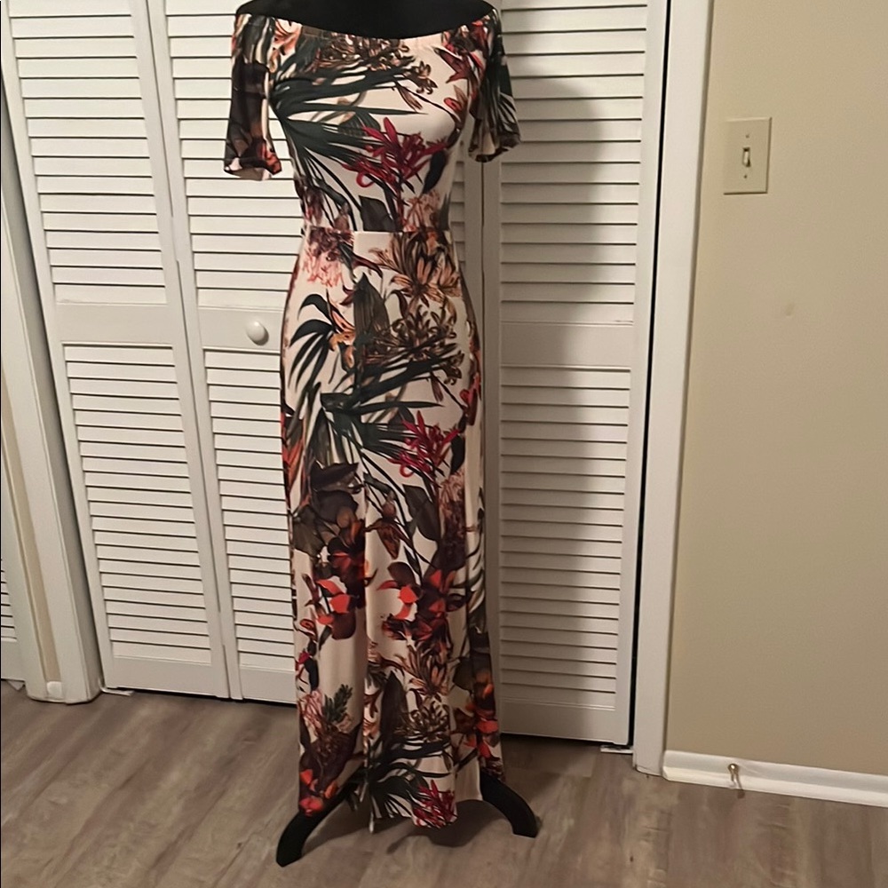 Off-Shoulder Maxi Dress..side slit..Bust 35”Waist 27”Hips 36”Back 11”to waist